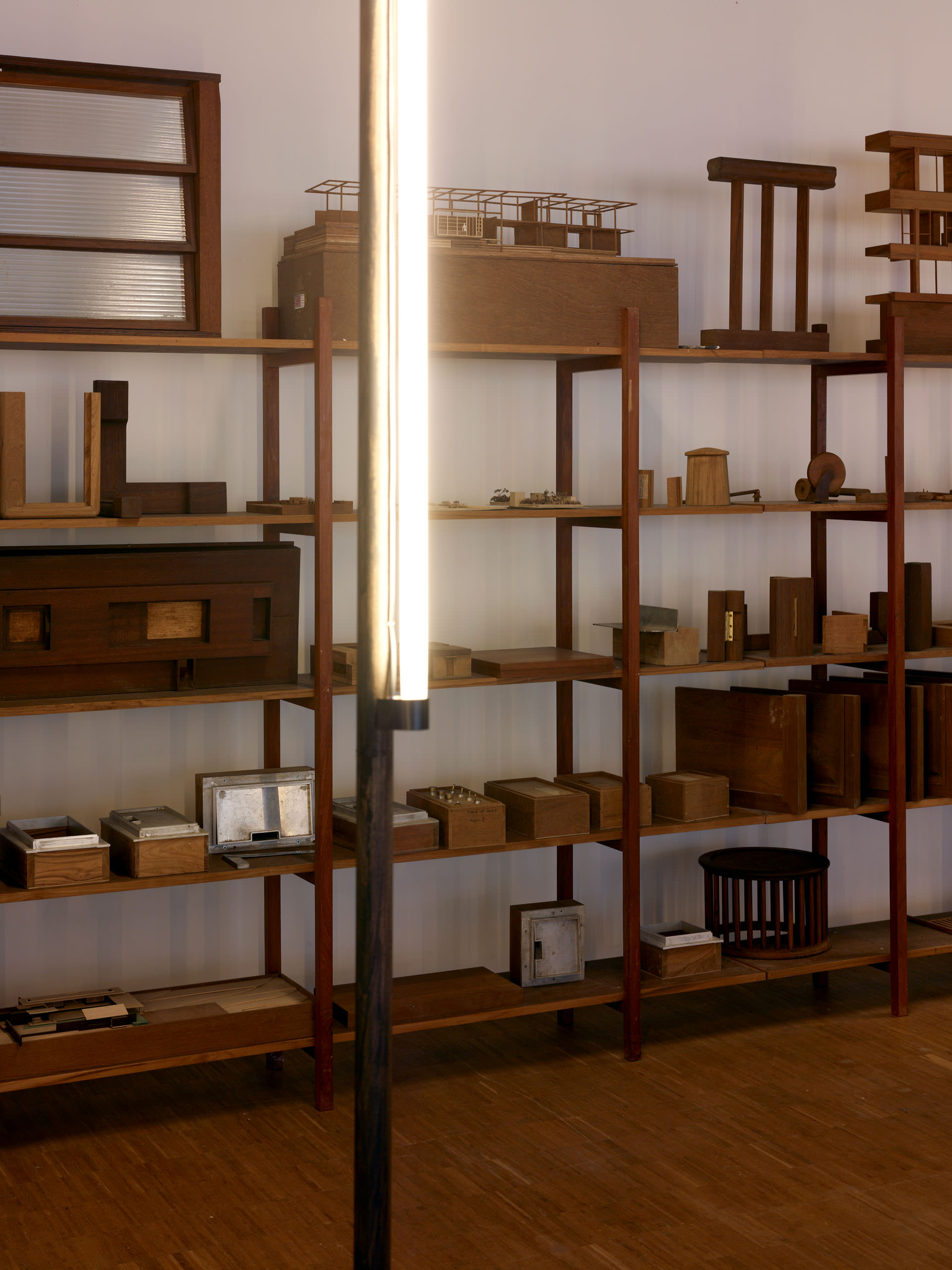 E11328 AP45 028131 j2560